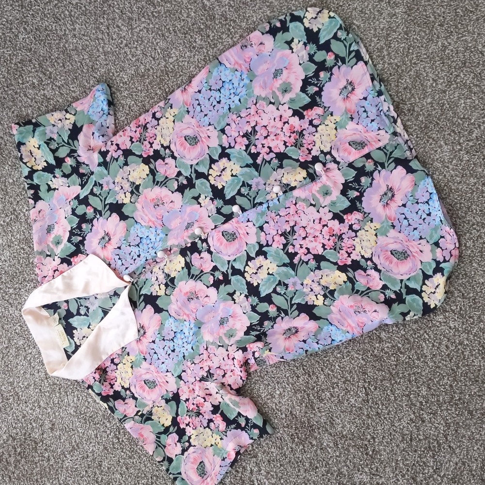 AMAZING Vintage 80s/90s Victoria's Secret Collared Floral Flowy Top/Tuni…